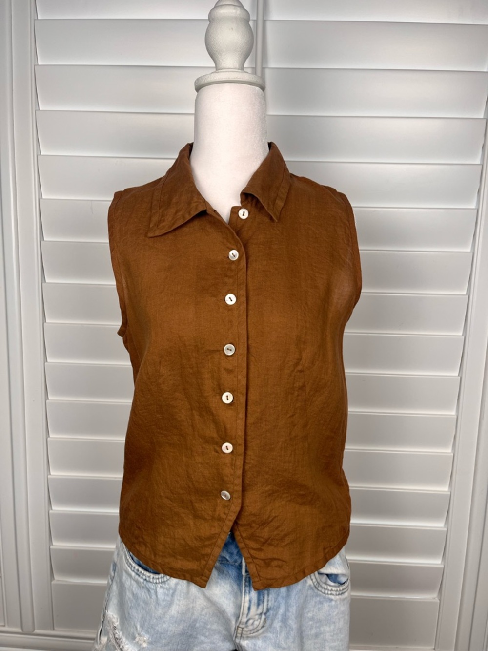 Harold's Brown Sleeveless Button-Down Linen Shirt size SM vintage coastal chic